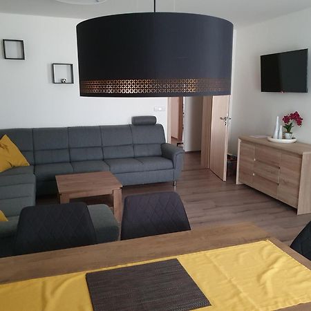 Novy Apartman V Arealu Wellness Hotelu ฟริมบูร์ก ภายนอก รูปภาพ