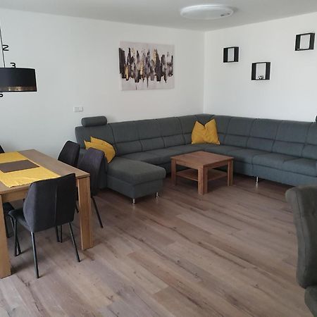 Novy Apartman V Arealu Wellness Hotelu ฟริมบูร์ก ภายนอก รูปภาพ