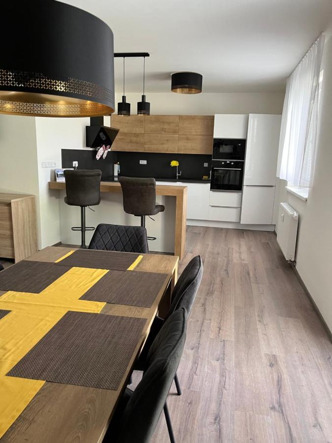 Novy Apartman V Arealu Wellness Hotelu ฟริมบูร์ก ภายนอก รูปภาพ