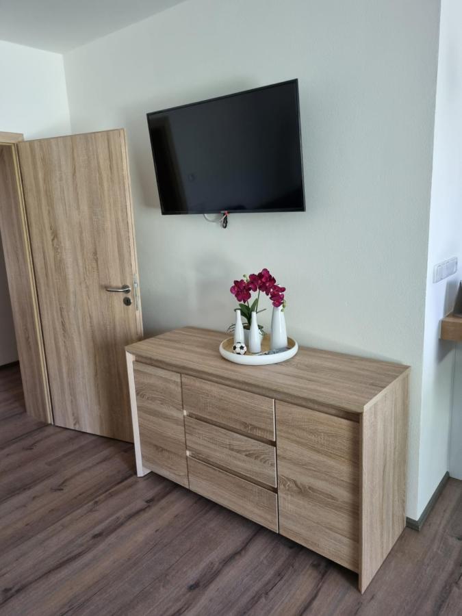 Novy Apartman V Arealu Wellness Hotelu ฟริมบูร์ก ภายนอก รูปภาพ
